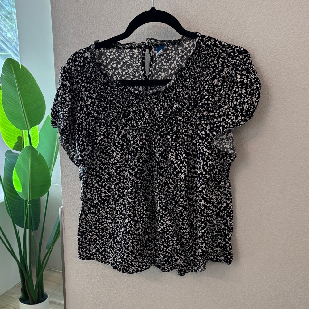 Old Navy Black and White Patterned Blouse